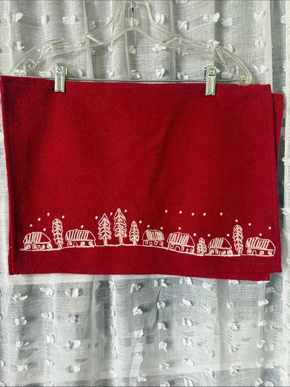 Nicole Miller Holiday Red Placemats Set of 6 with White Cabin & Tree Embroidery